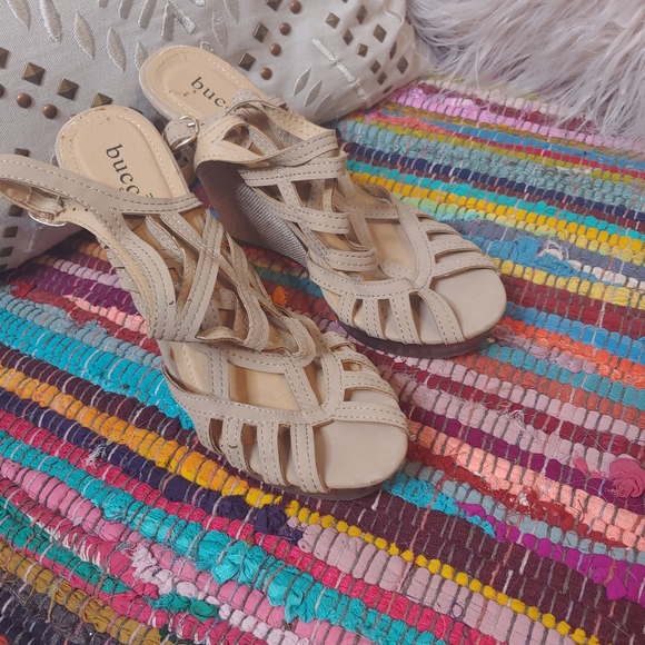 bucco Shoes - Bucco capensis wedge cream sandals